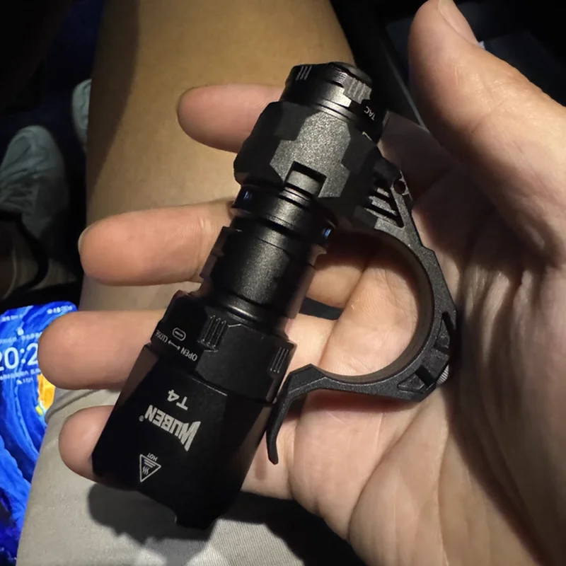 Wuben T4 مصباح يدوي تكتيكي محمول عالي السطوع خارجي EDC للدفاع عن النفس صغير قابل لإعادة الشحن طويل المدى ضوء دورية