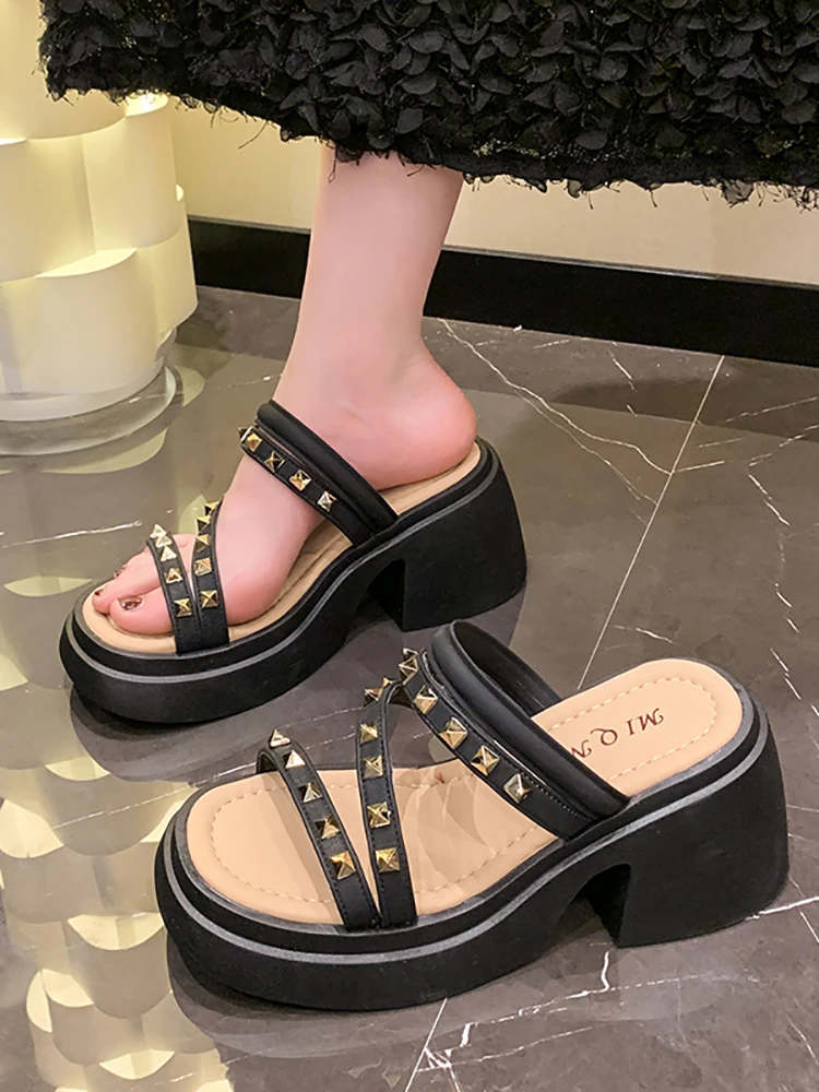 Shoes Woman 2024 Slippers Casual Platform Low Rivet Rubber Flip Flops Square heel Pantofle Luxury Soft Summer Hawaiian Block