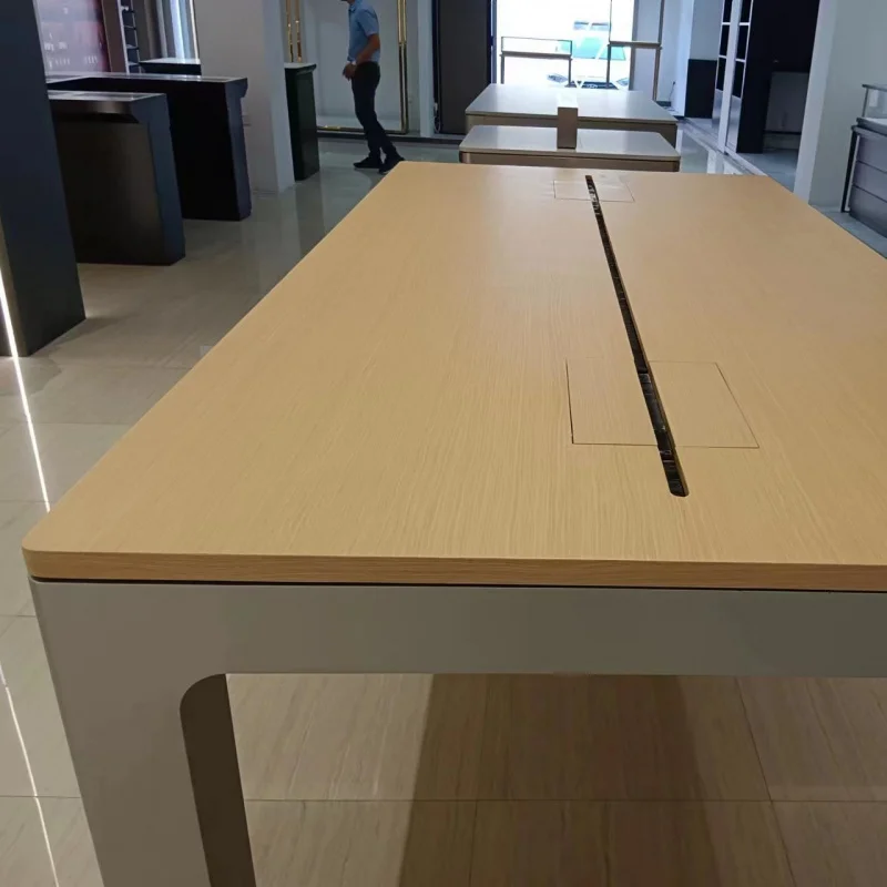 

Дизайн интерьера магазина по ремонту мобильных телефонов с витриной для демонстрации телефонов и прилавком