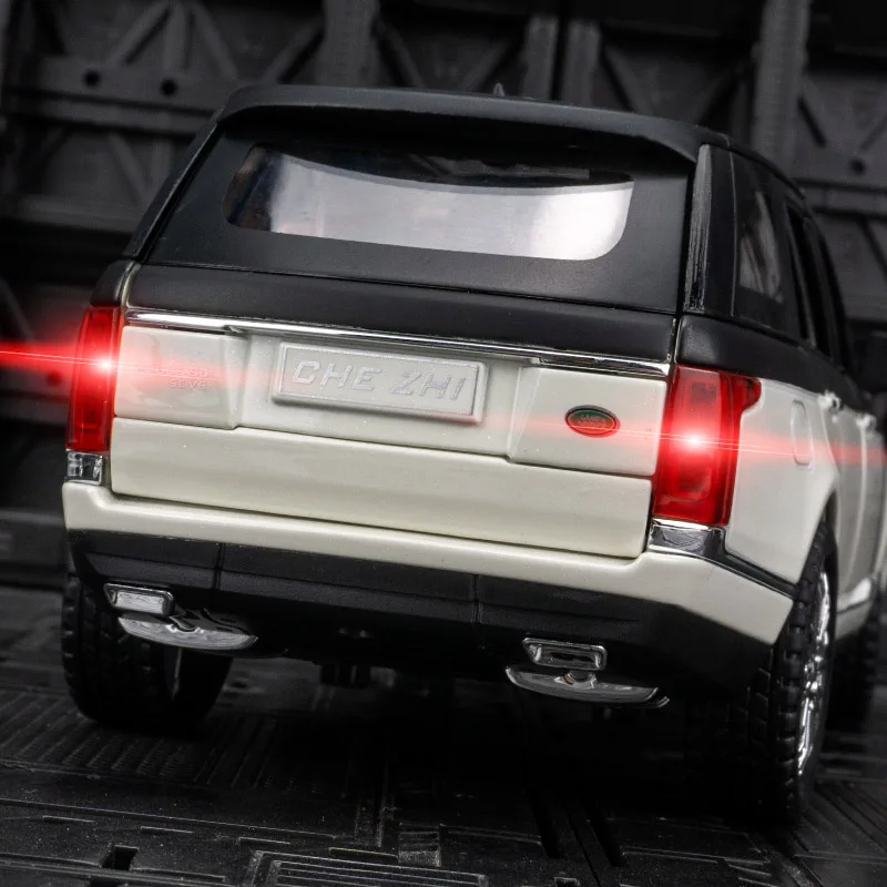 1:24 Land Rover Range Rover, puertas modelo de vehículo todoterreno de aleación y capó de motor, el maletero se puede abrir, un coche de juguete para niños