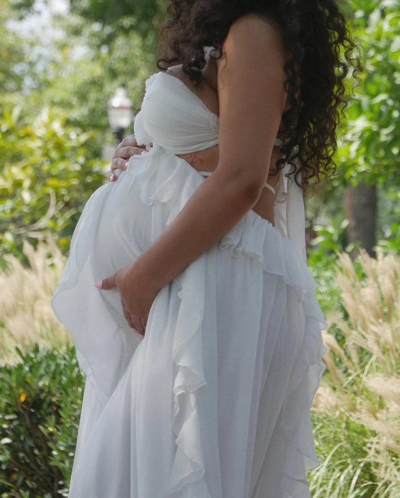 بوتيك الأبيض كشكش فستان الأمومة التقطت الصور الرسن الرقبة انقطاع ماكسي ثوب أنيق الحمل الزي ملابس استحمام الطفل #4