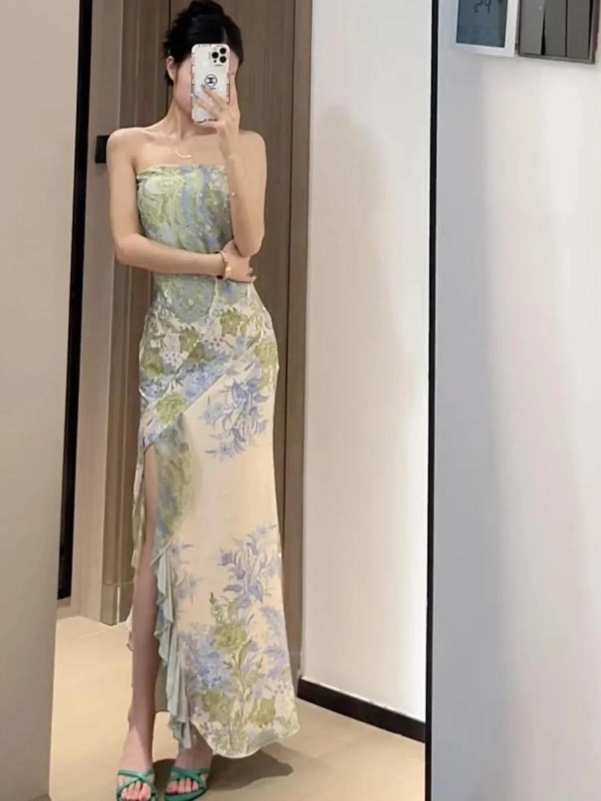 エレガントなグリーンのストラップレスドレス レディース セクシー スリット入り レトロ ナショナルスタイル スリム ロングドレス Wiwiデザイン センセーション ハイウエスト Aラインスカート