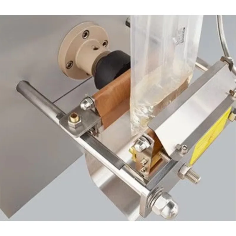 آلة تعبئة السوائل الأوتوماتيكية عصير الجليد اسكيمو الحليب أكياس المياه آلات التعبئة الودائع