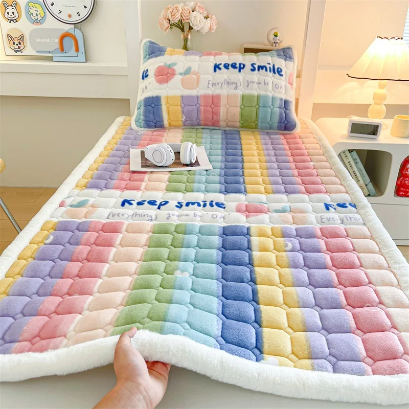 Warm Mattress Topper for Student Dorm Thick Quilted Milk Velvet Mattress Pad Cover Soft Bedsheet Home Bedspread Queen Bed Topper