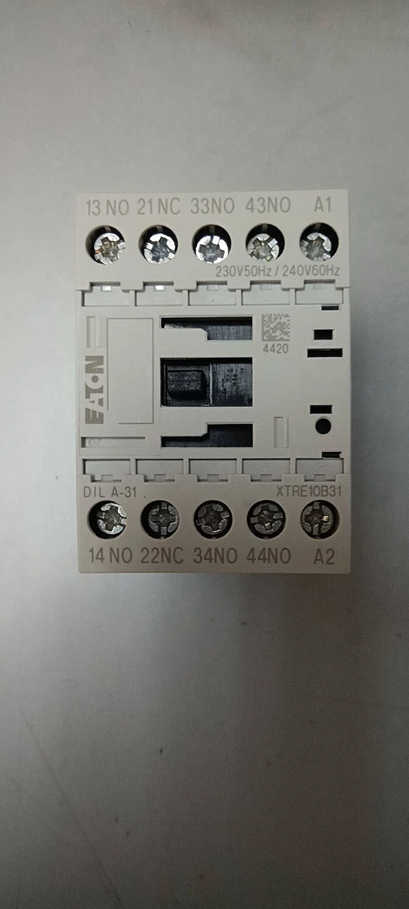 

Новый оригинальный контактор Eaton DILA-31 230V