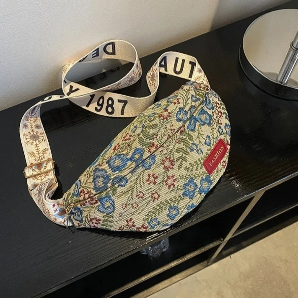 Casual Canvas Crossbody Bag Zipper Closure Floral Printed Dumpling Bag Versatile Chest Bag For Women