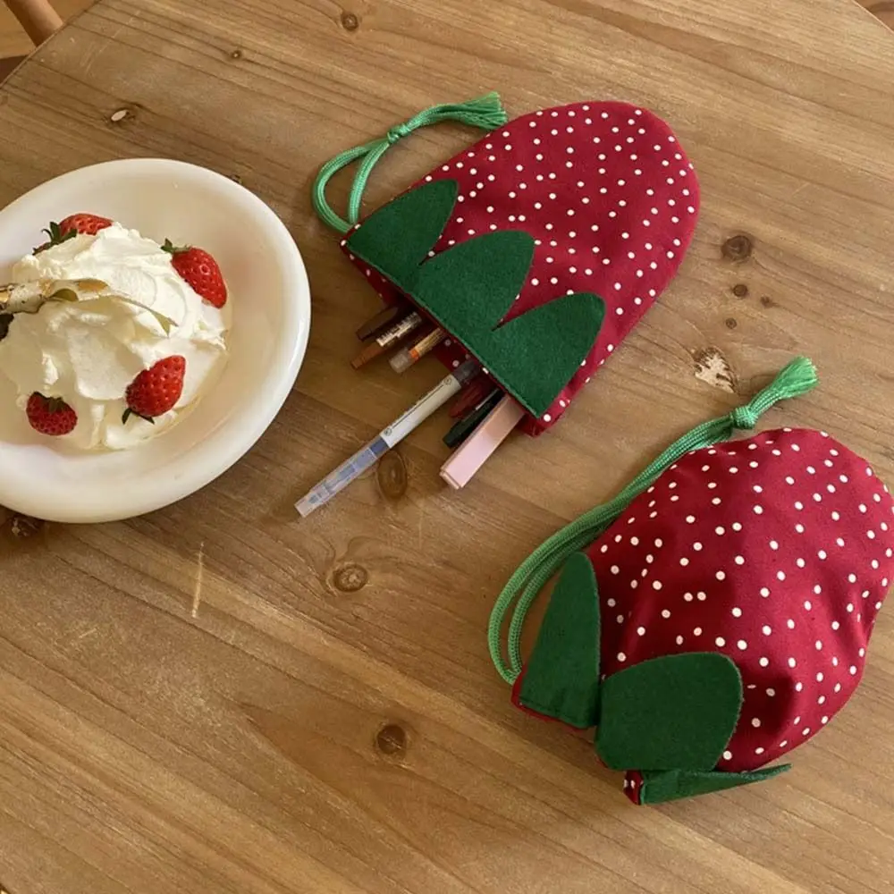 Borsa per la conservazione della borsa con coulisse alla fragola di grande capacità borsa per cosmetici in stile coreano borsa per strumenti di bellezza tascabile per il trucco