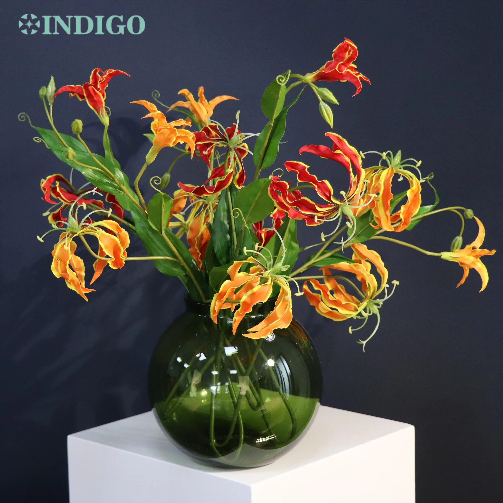 

INDIGO-Gloriosa Lily Artificial Flower Petal, Royal Red Orchid, Real Touch Plastic, Wedding, Event, Hotel Decoration, 75cm