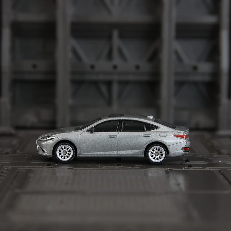 CCA 1:64 lexus ES300h modelo de coche de aleación totalmente metálico deslizante a prueba de golpes colección de adornos de coche de juguete para niños.