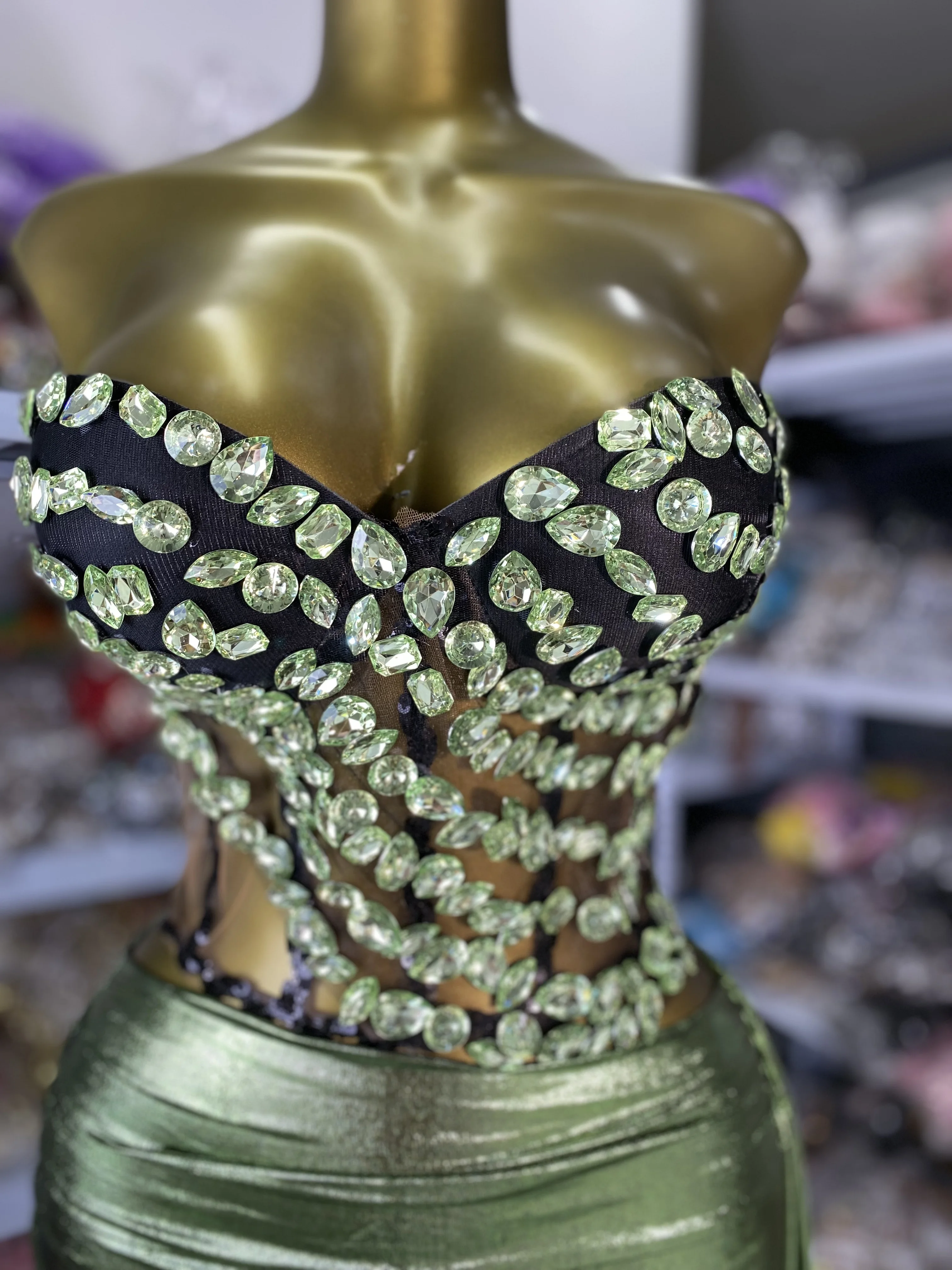 2025 ผู้หญิงสีเขียว Rhinestones ชุดกระโปรง Strapless Corset Top และ Mini ผลกําไรในรอบกระโปรง 2 ชิ้นชุดราตรี Gogo Club เครื่องแต่งกาย