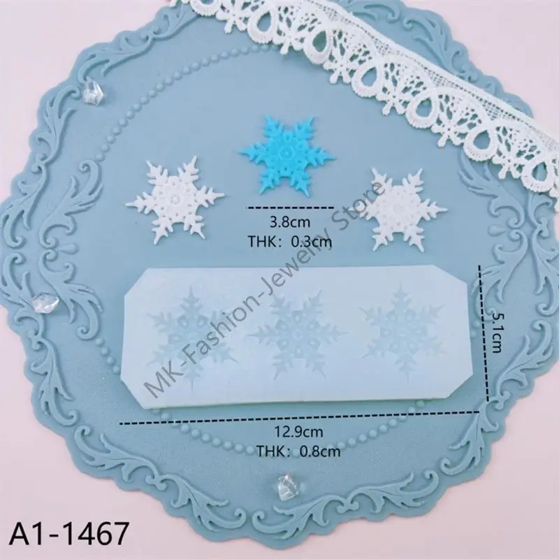 Q6PF Snowflake Baking Morn