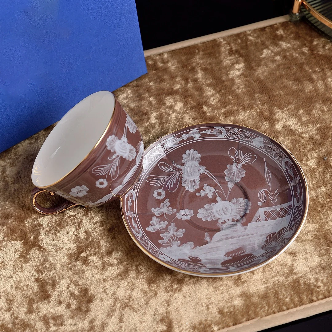 High-end Oosterse Serie Koffiekop en Schotel Keramische Mok Roze Geel Blauw Groen Bedrukte Borden Theekop Set Geschenkdoos Souvenir