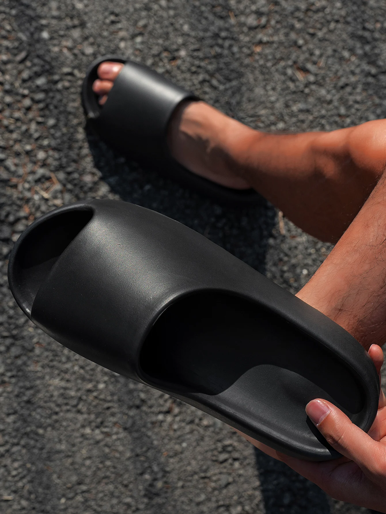 

Men's Simple Casual Solid Color Eva One-Piece Flat Slip-On Slippers for Home and Outdoor Use, Couple Style, Simple Breathable Open-Toe Beach Slippers