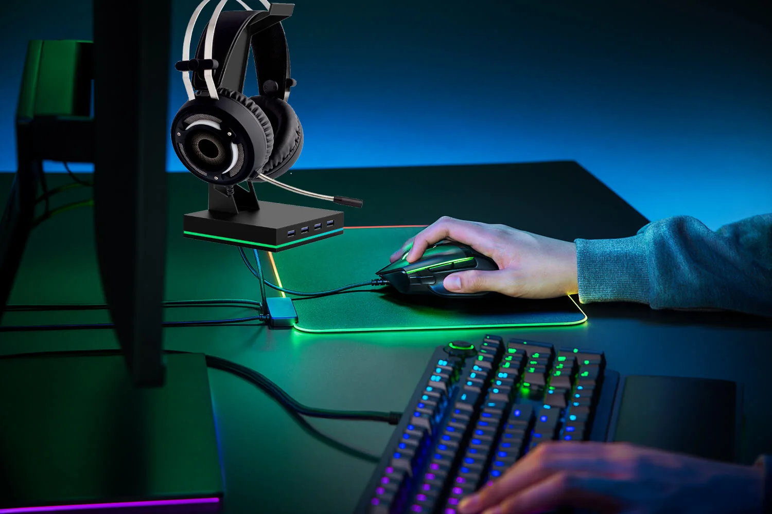 Hot Sale RGB Gaming Stand 4 USB 2.0 Hub Headset Stand Gaming Headphone Holder for Gamer Gaming PC Accessories view 2