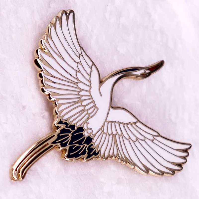 Flying Red-crowned Crane Bird Hard Enamel Pin Animal Badge Brooch For Jewelry Accessory