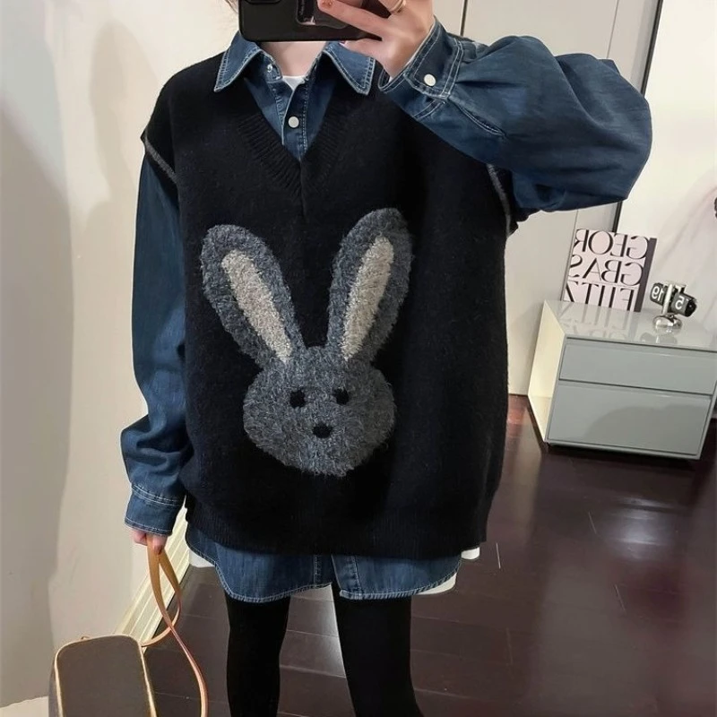 

2025 Women's Sleeveless Knitted Rabbit Print Vest Autumn Winter Korean Relaxed Style Loose Fit Slimming All Match Vneck Cape Top