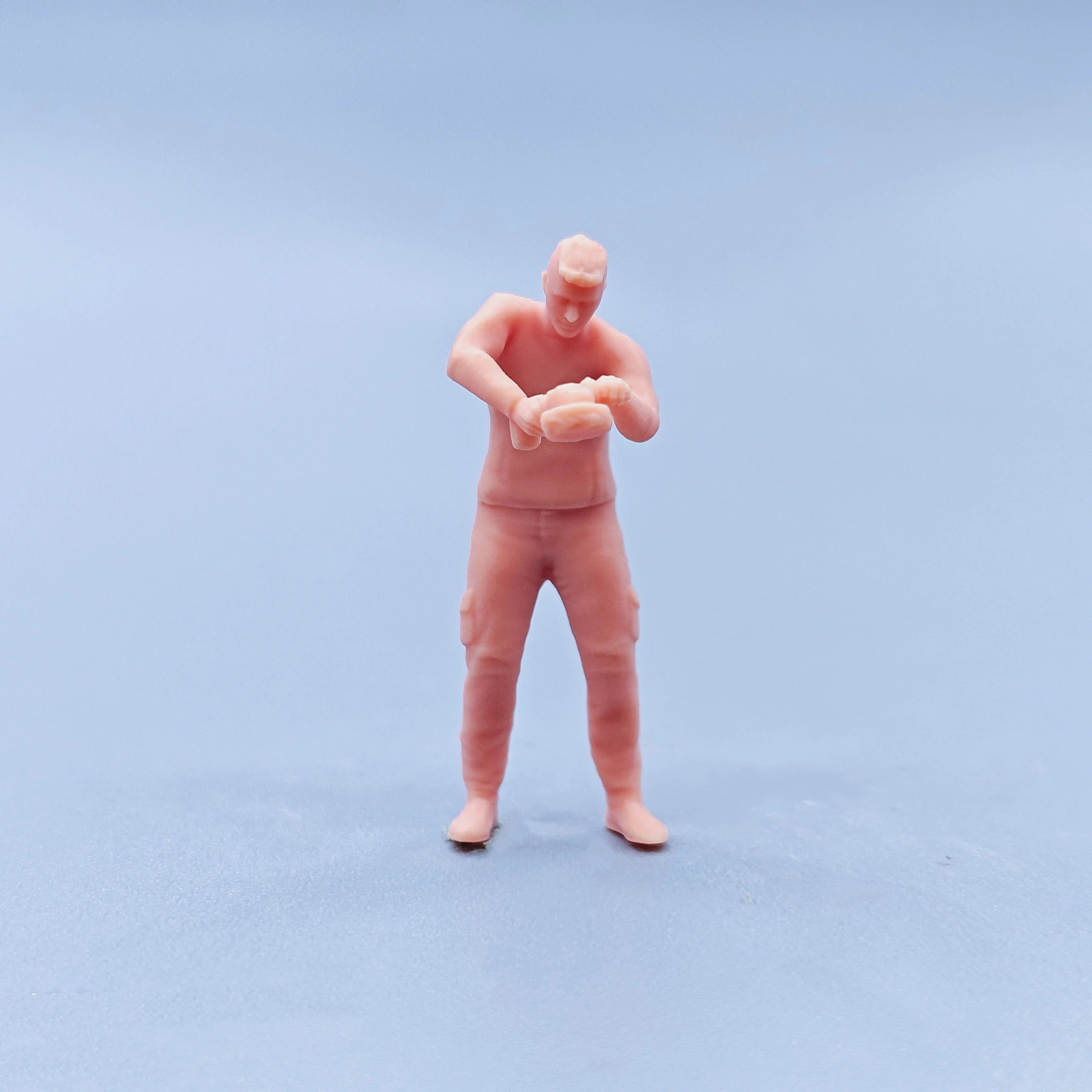 

1/64 1/43 Figurines Scale Model Resin Head Down Maintenance and Polishing Worker Uncolored Miniatures Diorama Hand-painted D125