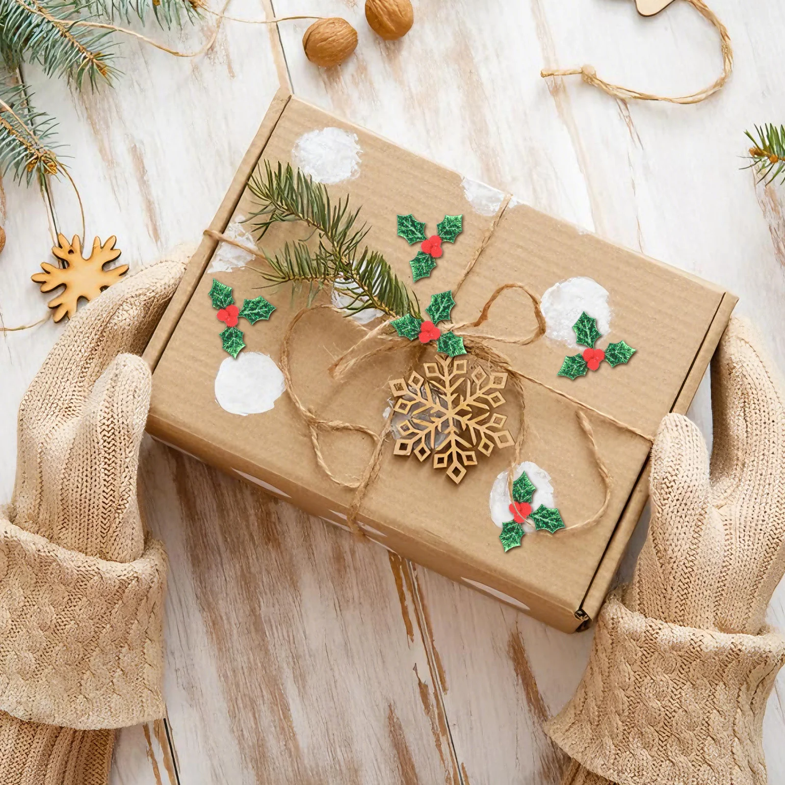 

100Pcs Christmas Holly Leaf Berry Decor Cloth Green Leaves for Xmas Tree DIY Wreath Material Festive Home Decoration