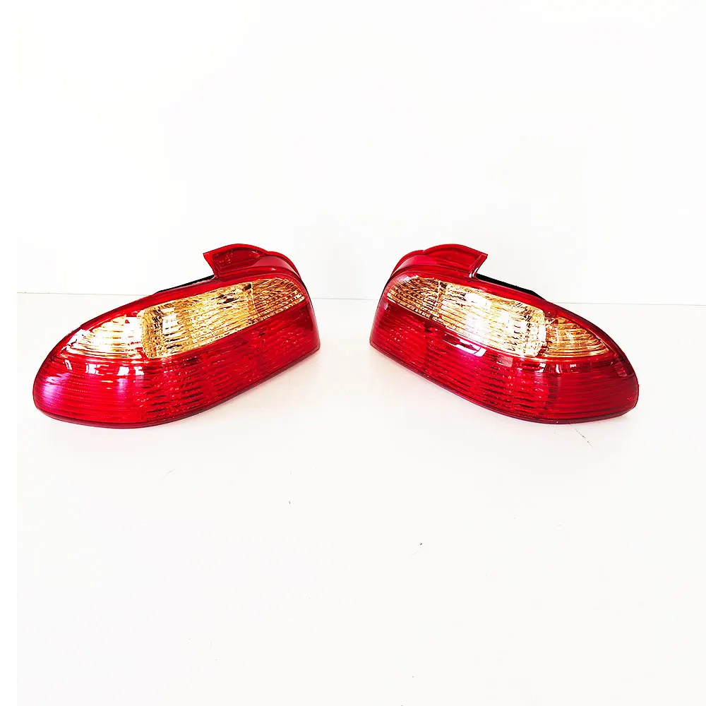 1 Pair Car Brake Lights For Toyota Avensis AZT220 1Azfse 2000-2002 212-19L6 L8156105090 R8155105000 Automobile Taillights