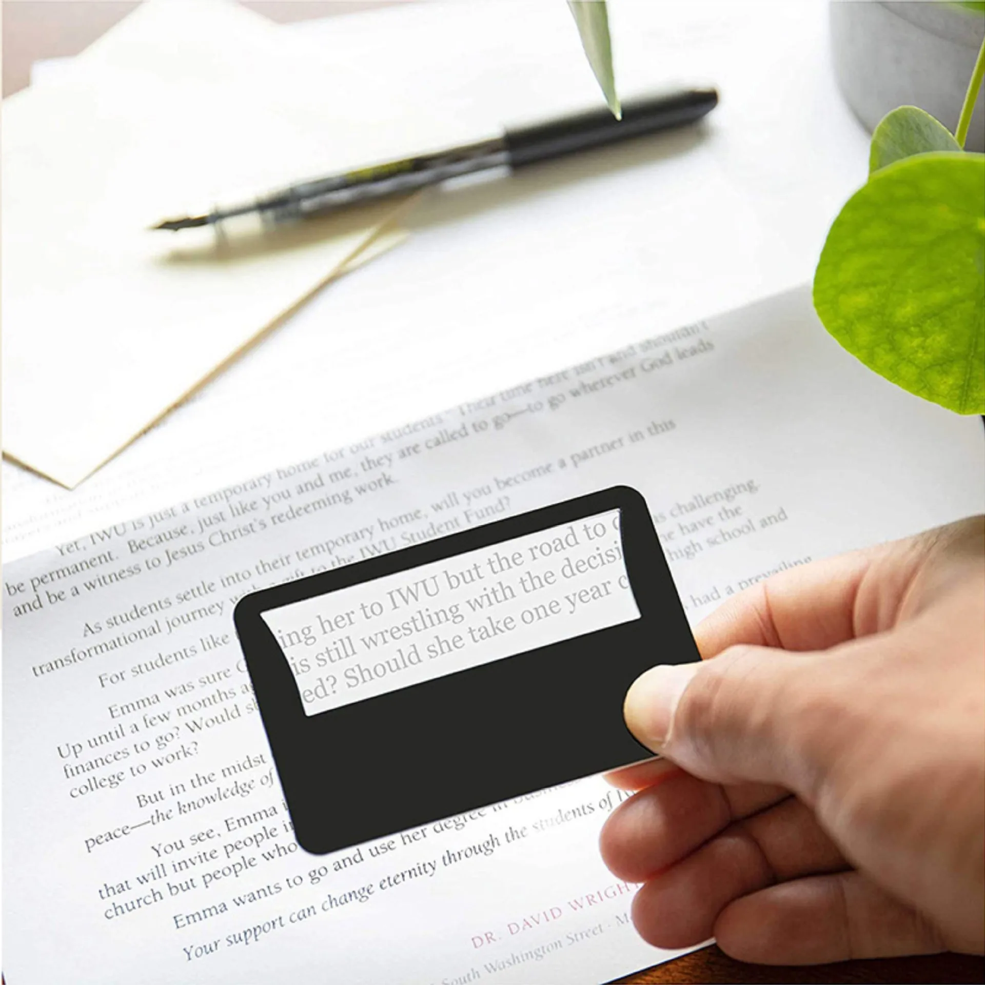 

Handheld Card Magnifying Glass Handheld 3X Magnifier Lens Credit Card with LED Light Portable for Reading Small Newspaper Prints