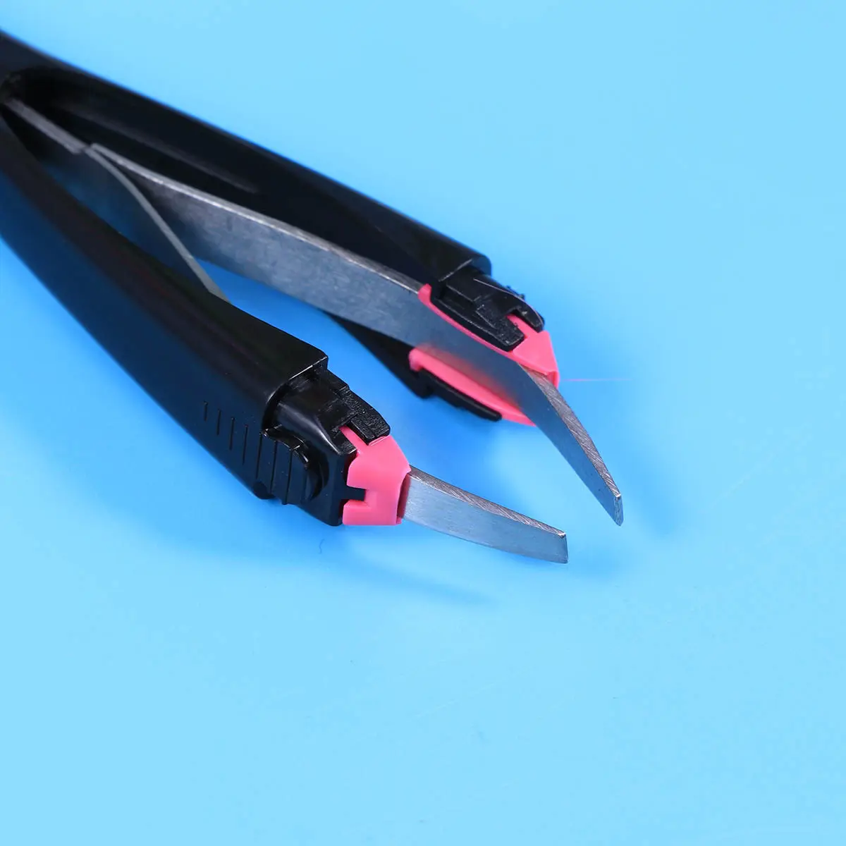 Automatic Retractable Eyebrow Tweezers Stainless Steel Slanted Tip Hair Makeup Tool Precise Facial Hair Removal