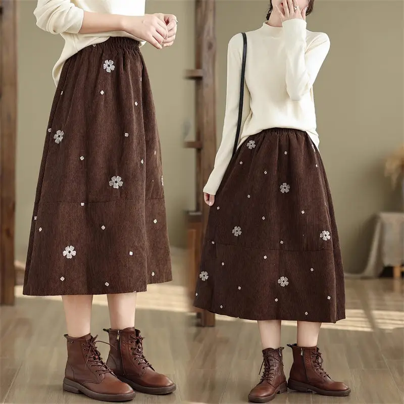 

Viintage Women's 2024 Autumn And Winter Skirt High Waisted Mid Length Loose A-Line Embroidered Corduroy Skirt With Flowers a064