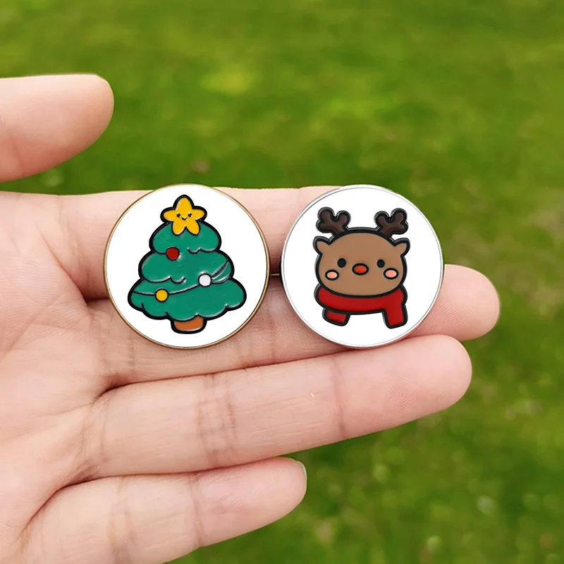 11 قطعة دبابيس عيد الميلاد 2024 لطيف سانتا كلوز الأيائل شجرة عيد الميلاد الغزلان الفن صور شارة بدبابيس معدنية للرجال والنساء