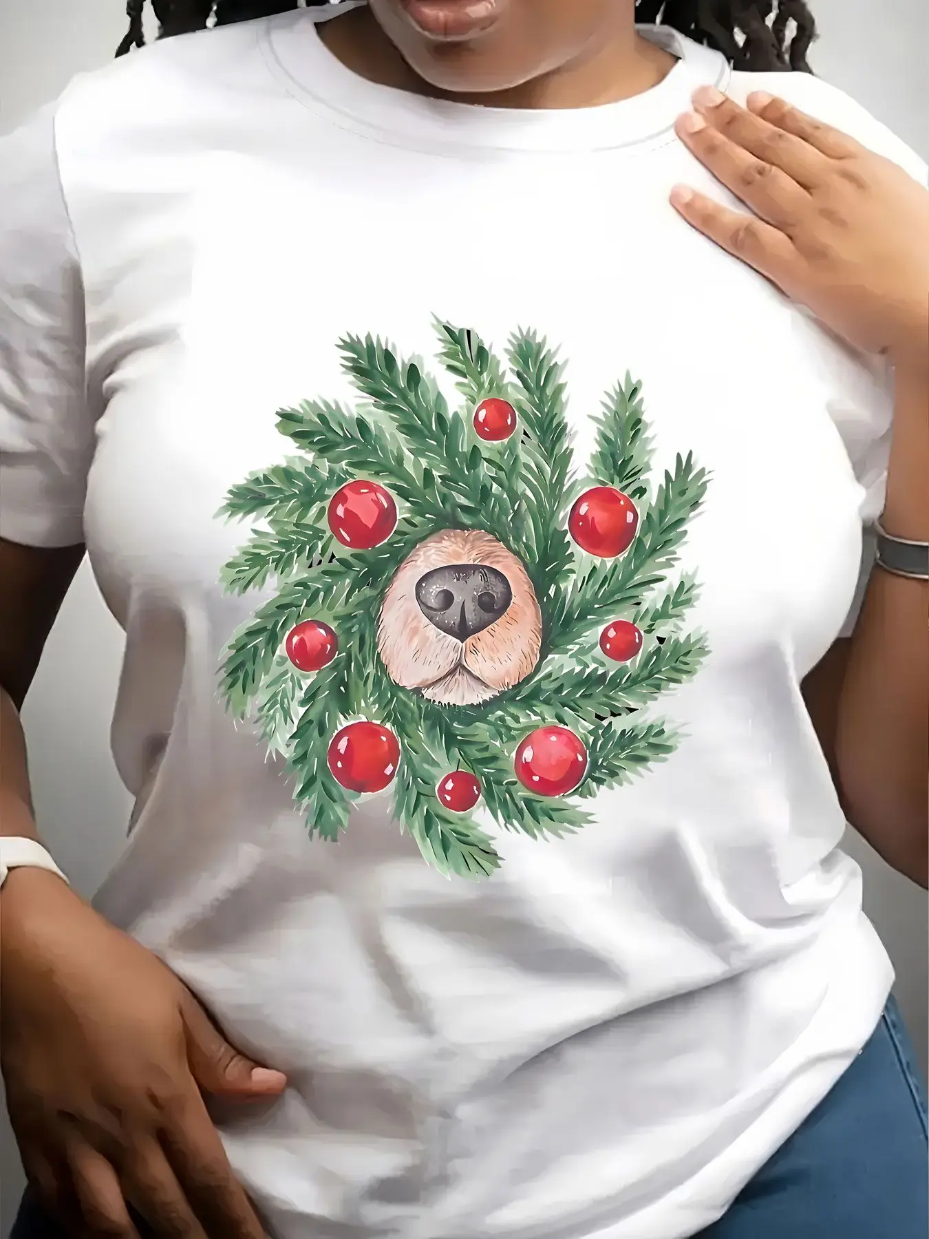 Women's Trendy Crew Neck T-Shirt Dog Face in Wreath Design Suitable for Casual Sportswear