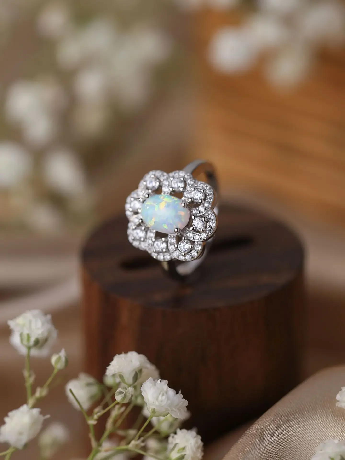 925 Sterling Silver Women's "Daisy“ Ring with Dazzling White Opal and Zircon, Noble Lovely for Daily or Party