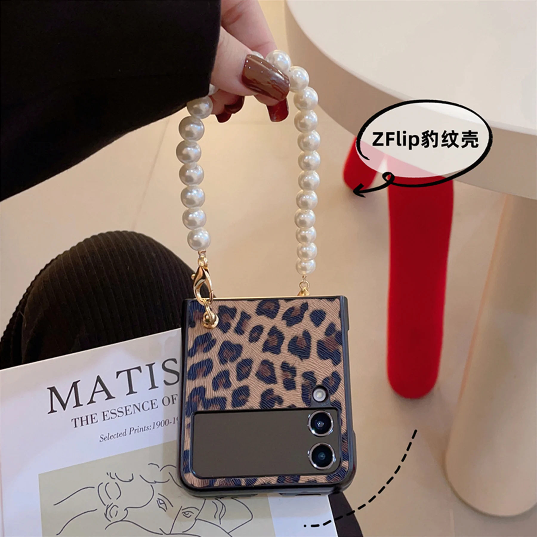 Japan Luxury Crossbody Lanyard Necklace Strap Phone Case for Samsung Galaxy ZFlip 5 6 ZFlip 4 3 Leopard Print Leather Cover Etui