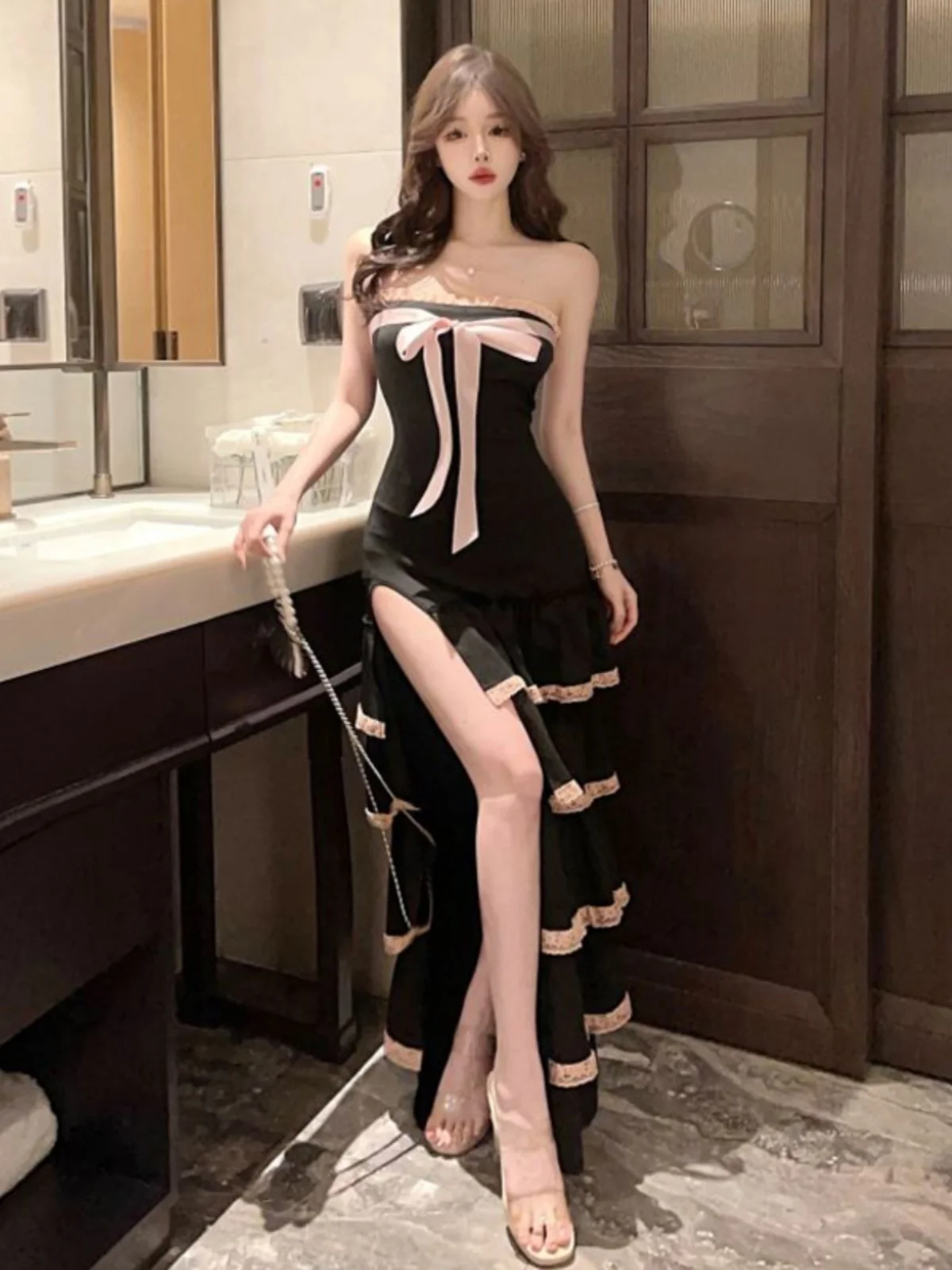 فستان مكشكش فرنسي 2025 تصميم بفيونكة صيفية بتفاصيل الظواهر جمالي بفتحة عالية أزياء نسائية غير متماثلة