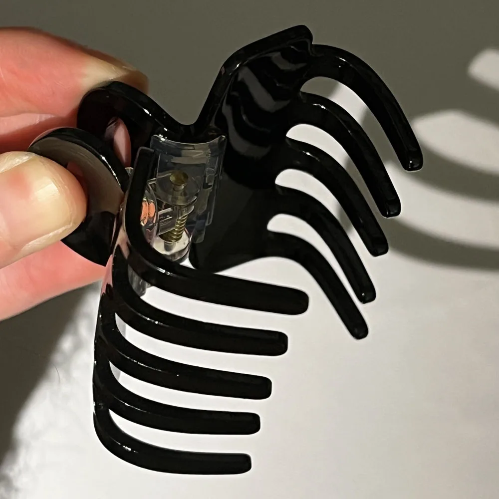 Haarspange, leichter Luxus, Hai-Clip, High-End-Feeling, Haar-Accessoires, Mädchen und Frau, kleine Halteklammer, seitliche Haarspange – Detail 7