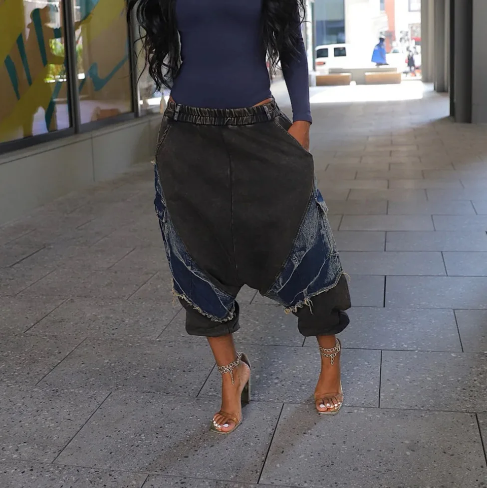 جينز حريم فضفاض بنمط صيفي جديد لعام 2025 للنساء الأوروبيات والأمريكيات. جينز عصري بخصر مطاطي وتصميم شرابة