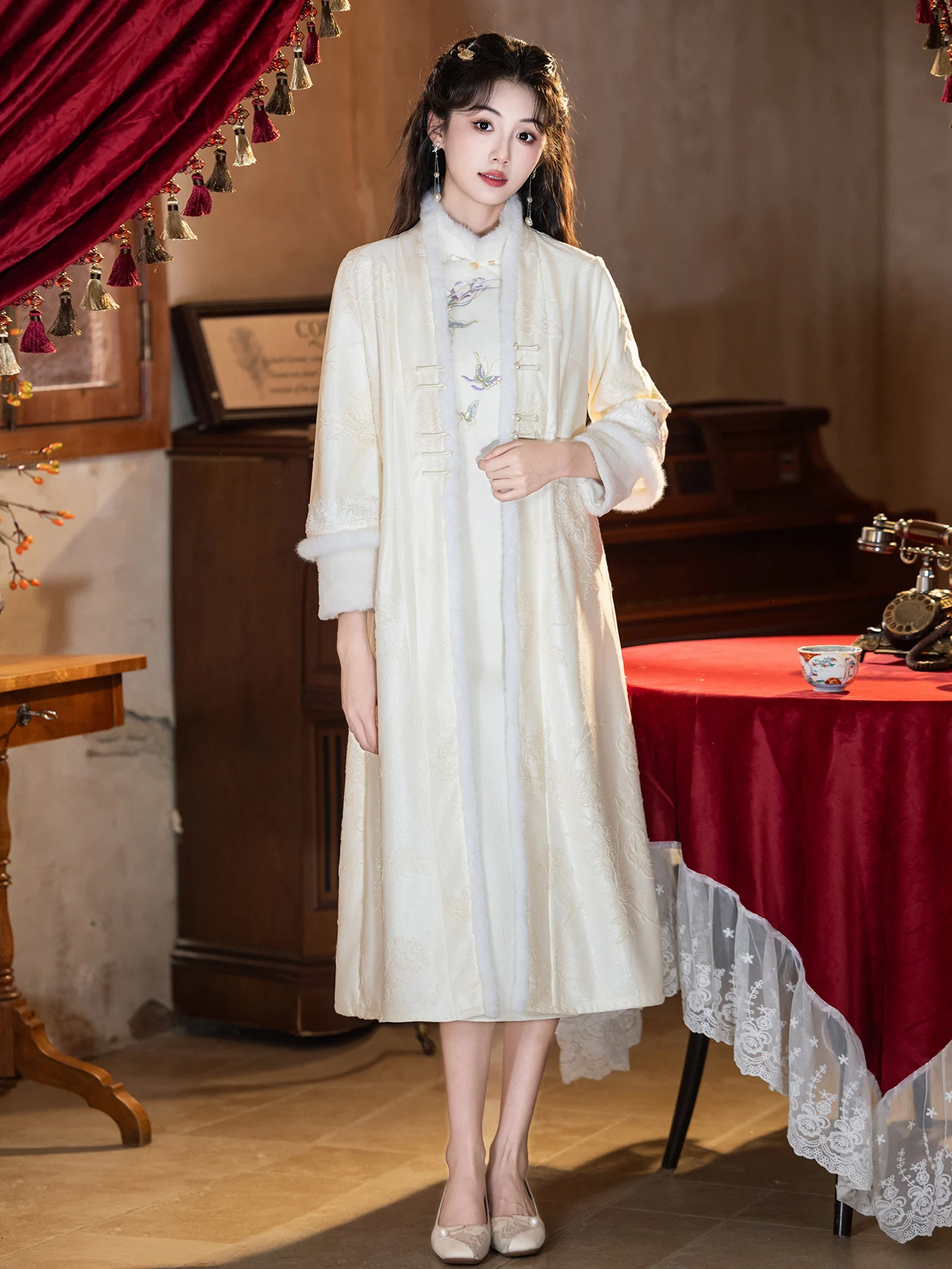 

Утепленная зимняя куртка Thiened Floing: Новая женская модель в китайском национальном стиле, винтажная, белая, для повседневного использования