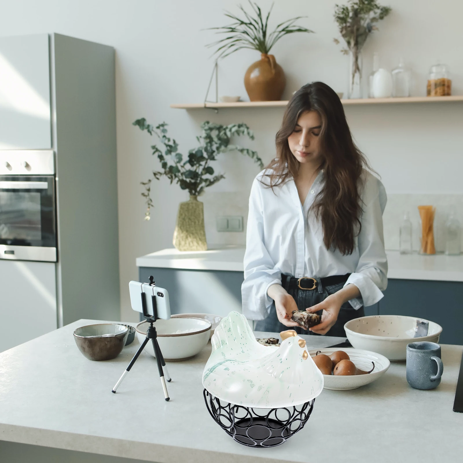 

Creative Fruit Basket Smooth Rounded Edges Ceramic Iron Hen Egg Storage Basket Reliable Non-Slip Base for Kitchen Hotel