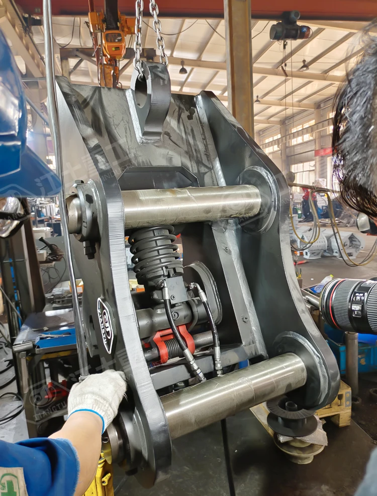 OEM Factory Price Customized Excavator Hydraulic Quick Hitch Quick Coupler Connector