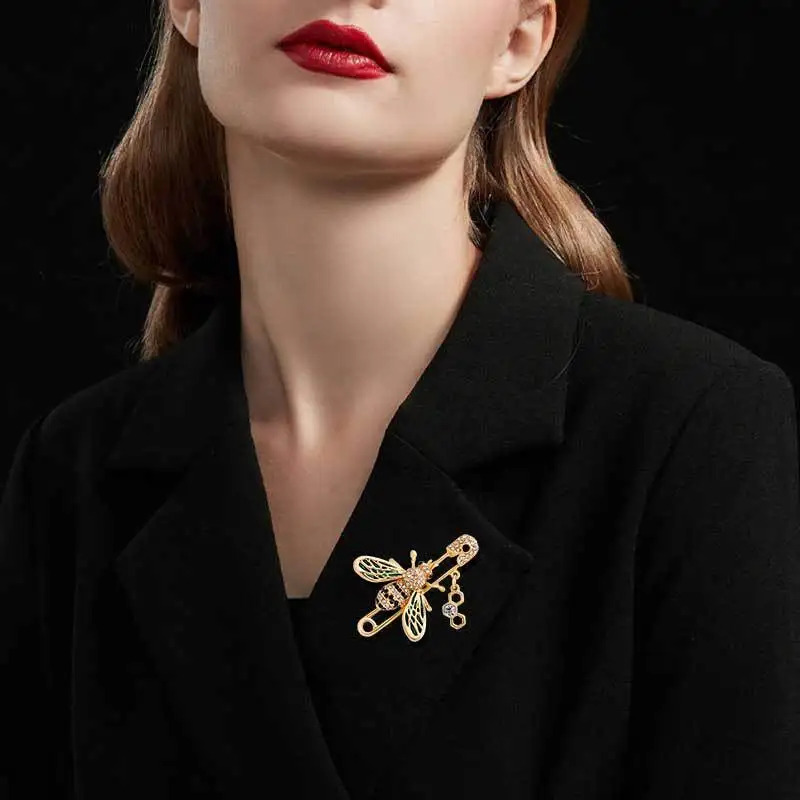 Fashion Bee Brooch Alloy Unisex Animal Pin Colorful Drip Oil Bumblebee Badge DIY Clothes Bags Hat Scarf T-shirt Jeans Accessory
