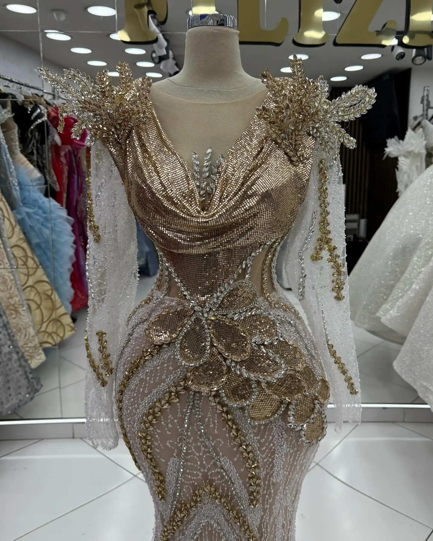 Special Middle East Evening Dresses With Crystals Long Sleeves Formal Occasion Dresses Prom Dresses Robes De Soirée Customized