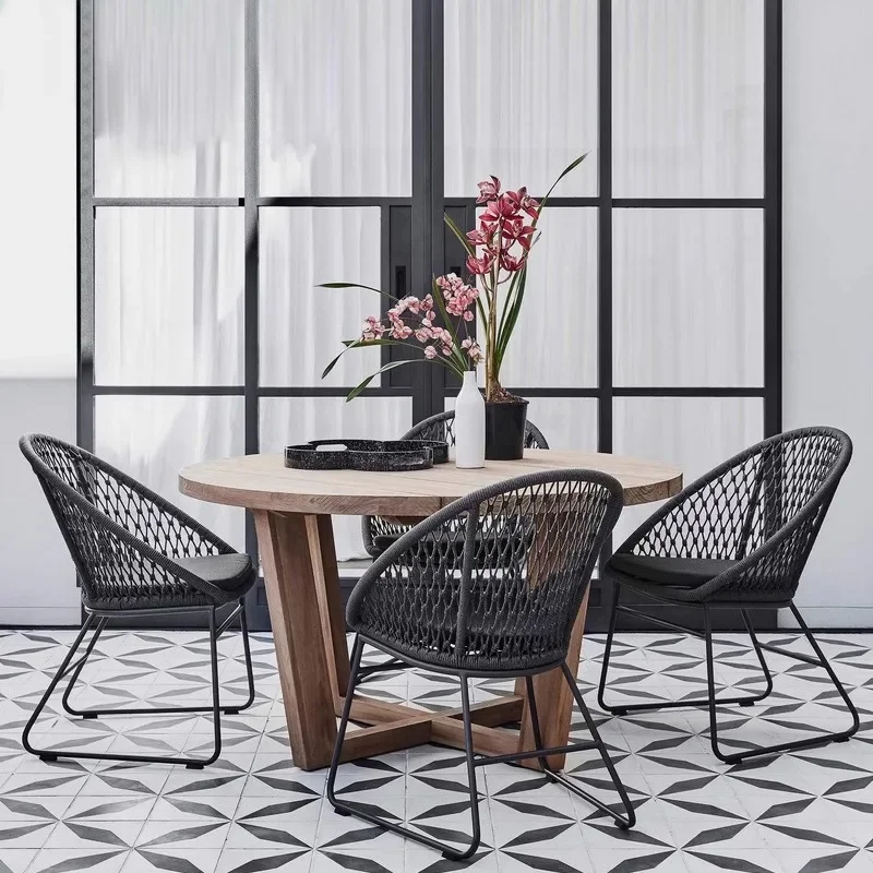 طاولات وكراسي خارجية، وشرفة حديقة الفناء، وأثاث بسيط لكرسي الروطان وطاولة القهوة