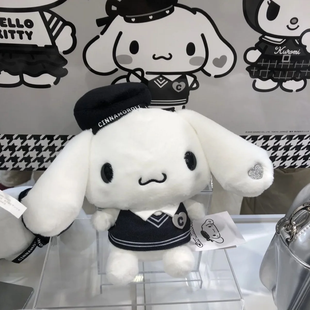 

New 20cm Creative Cartoon Sanrio Black and White Cute Doll Hellokitty Plush Doll Home Bedroom Decorations Girl Holiday Gift