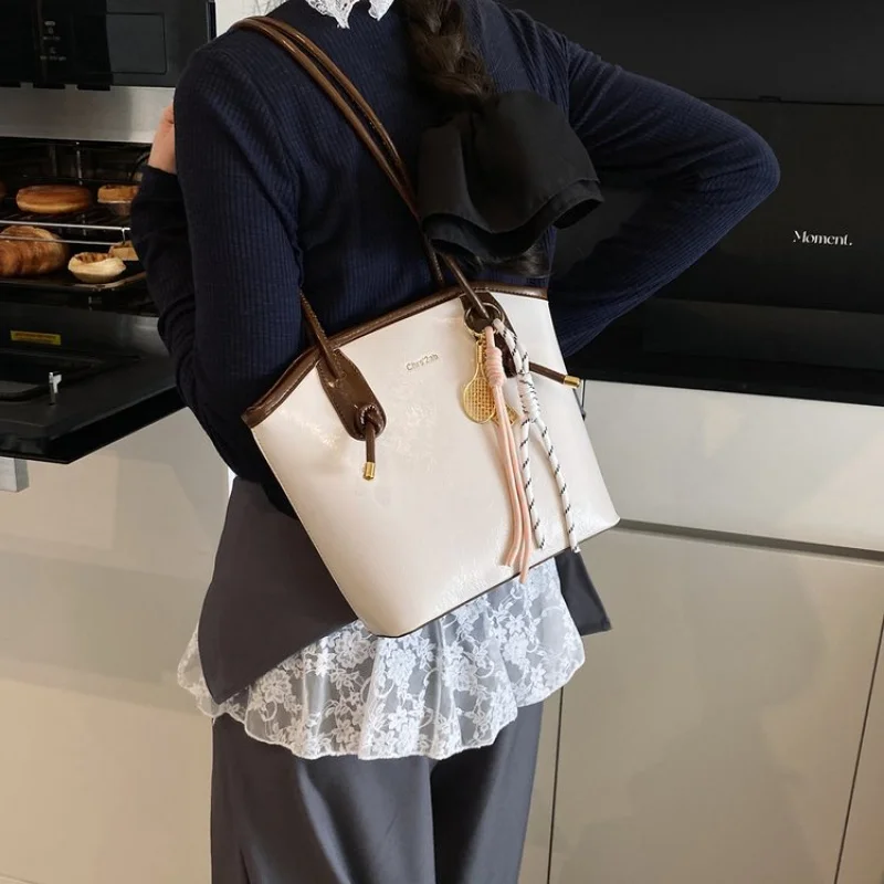 

Элегантный клатч из розового золота для женщин. Дизайнерская вечерняя сумочка из металлического материала с блестящими праздничными мероприятиями.