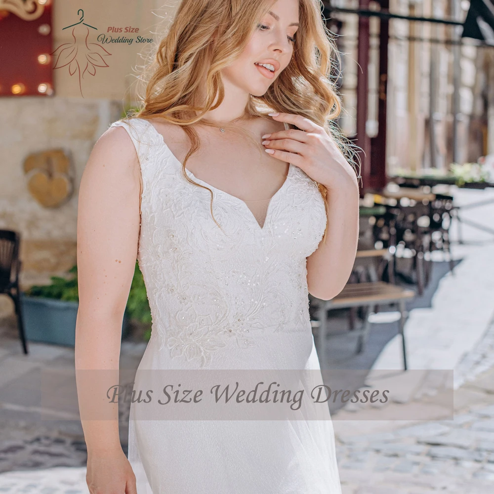 Eenvoudige trouwjurken Grote maten V-hals Mouwloze bruidsjurken Applicaties Rits aan de achterkant Tot de grond Tule Zeemeermin Robe De Mariee