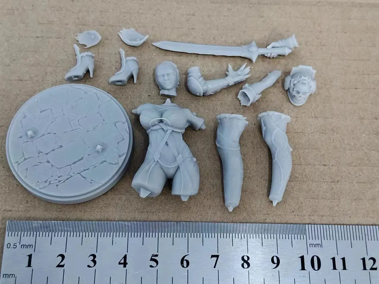 1/24 Scale Resin figurine Ivy Nsfw DIY Two versions Model Kit Unassembled Unpainted Sculpture toy
