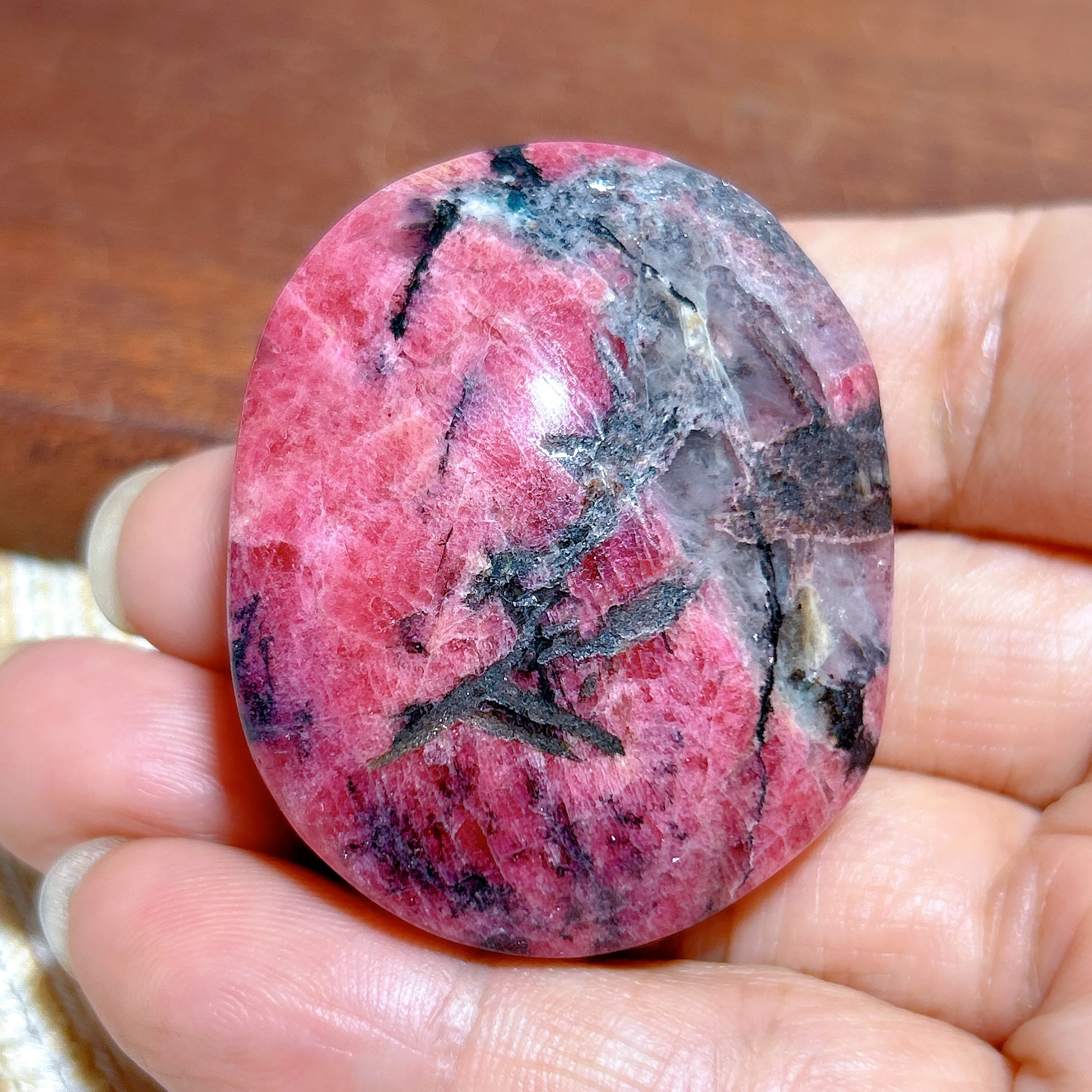 High Quality Healing Natural Crystals Brazil Rhodonite Palm GemStone polished Reiki Home Decorations Mineral Energy Gift