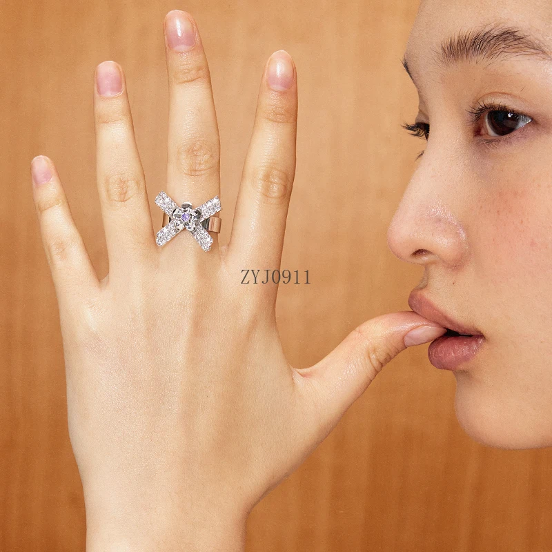 Anillo de circón con lazo y letras de flores románticas, anillo abierto de lujo ligero con diseño de nicho para mujer