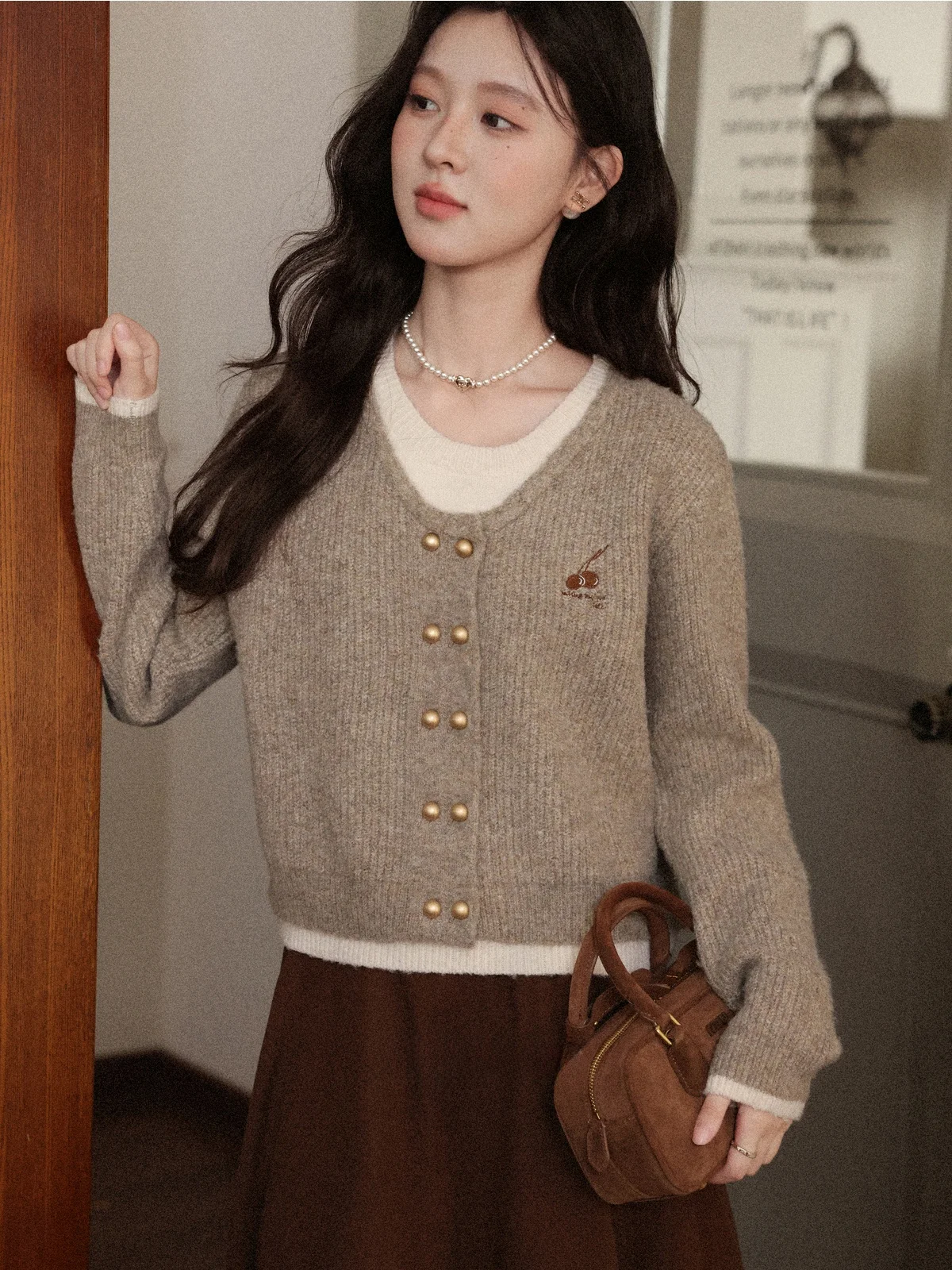 

Теплый свободный женский свитер для повседневной носки, однотонный, с длинными рукавами, вязаный топ, осенняя новинка, эксклюзивно онлайн