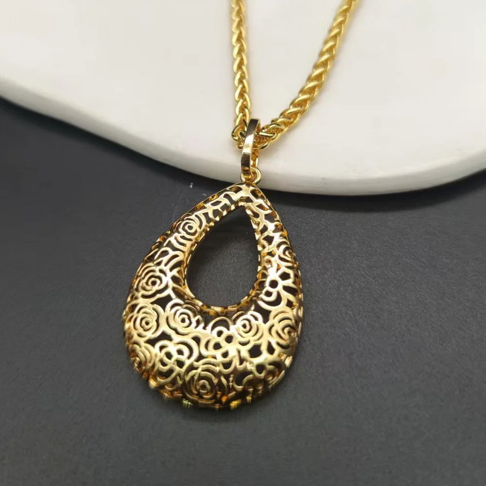 Sunnice OEM Wholesale Cross-border New Hollow Fashion Jewelry Set 18K Gold-Plated Creative Pendant Earrings Personality Necklace
