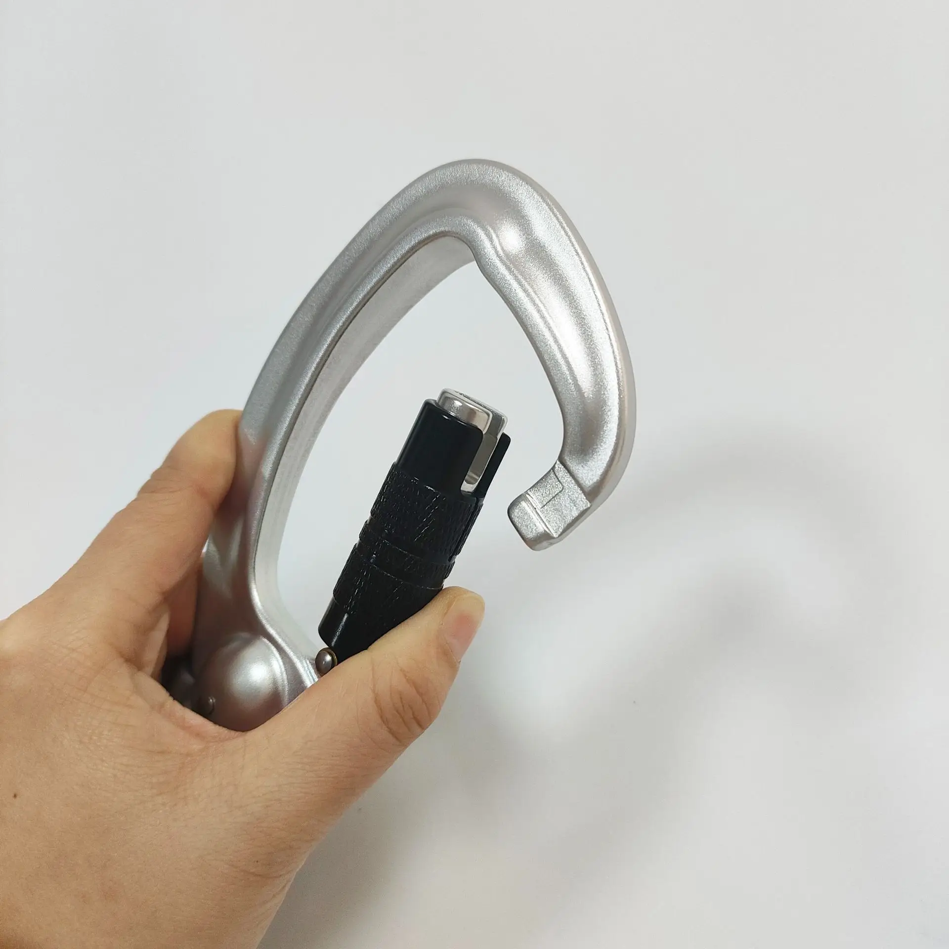 Rotating universal climbing buckle, main lock thread, lock door, load-bearing hook, outdoor camping and hiking connection tool