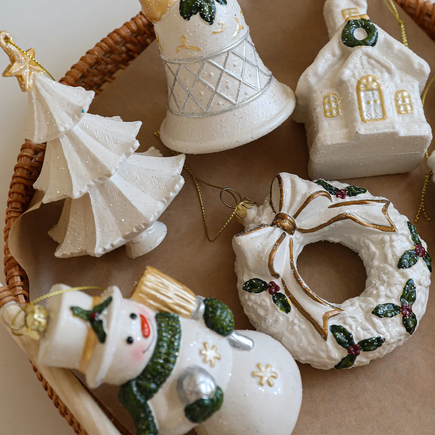 الذهب الأبيض الأخضر عيد الميلاد زخرفة الرجعية الفاخرة ندفة الثلج معلقة قلادة لعام 2026 السنة الجديدة شجرة عيد الميلاد زينة معلقة