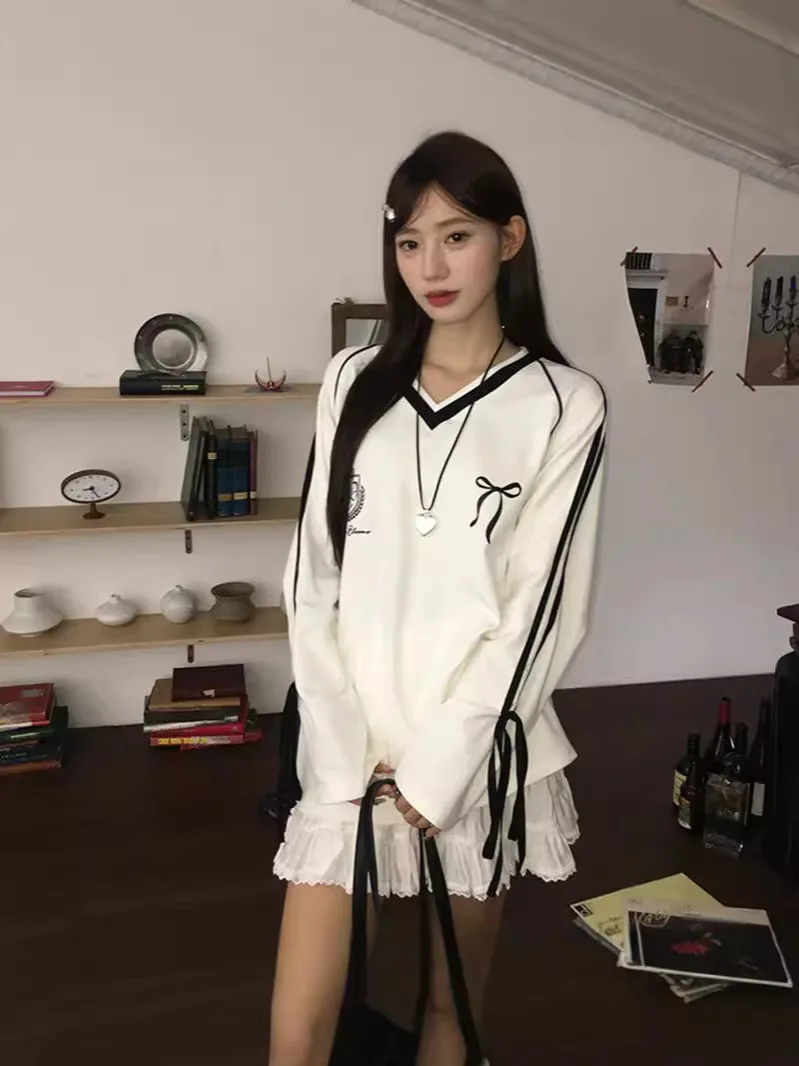 Vintage Y2k Women's Sports T Shirt Oversized V Neck Black Knit Top Long Sleeve Pattern T Shirt Coquette Aesthetic Blokecore